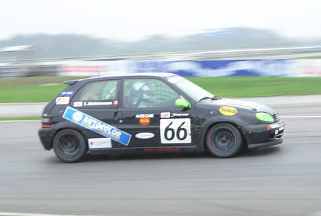 Claus Christensen gav smagsprøver på hvad en Saxo Cup racer kan.